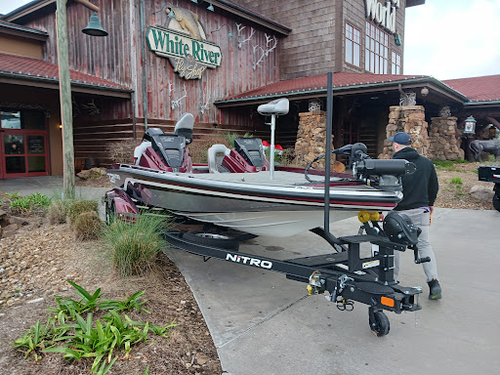 Bass Pro Shops/Cabela’s Boating Center